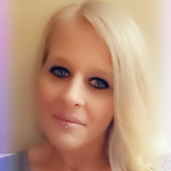 Meet your Posher, Melissa - Picture 4 of 4